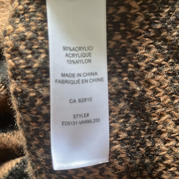 Ricki’s v neck tiger print knit sweater - Picture 4 of 4